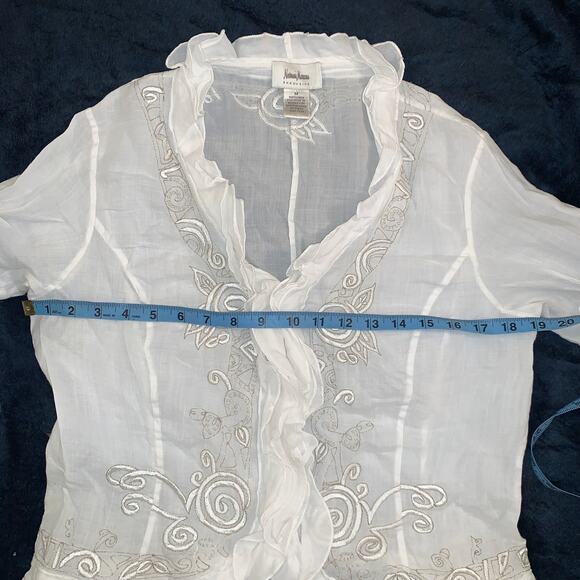 NEIMAN MARCUS EXCLUSIVE BUTTON FRONT V-NECK RUFFLED EMBROIDERED LINEN BLOUSE M - Picture 6 of 8